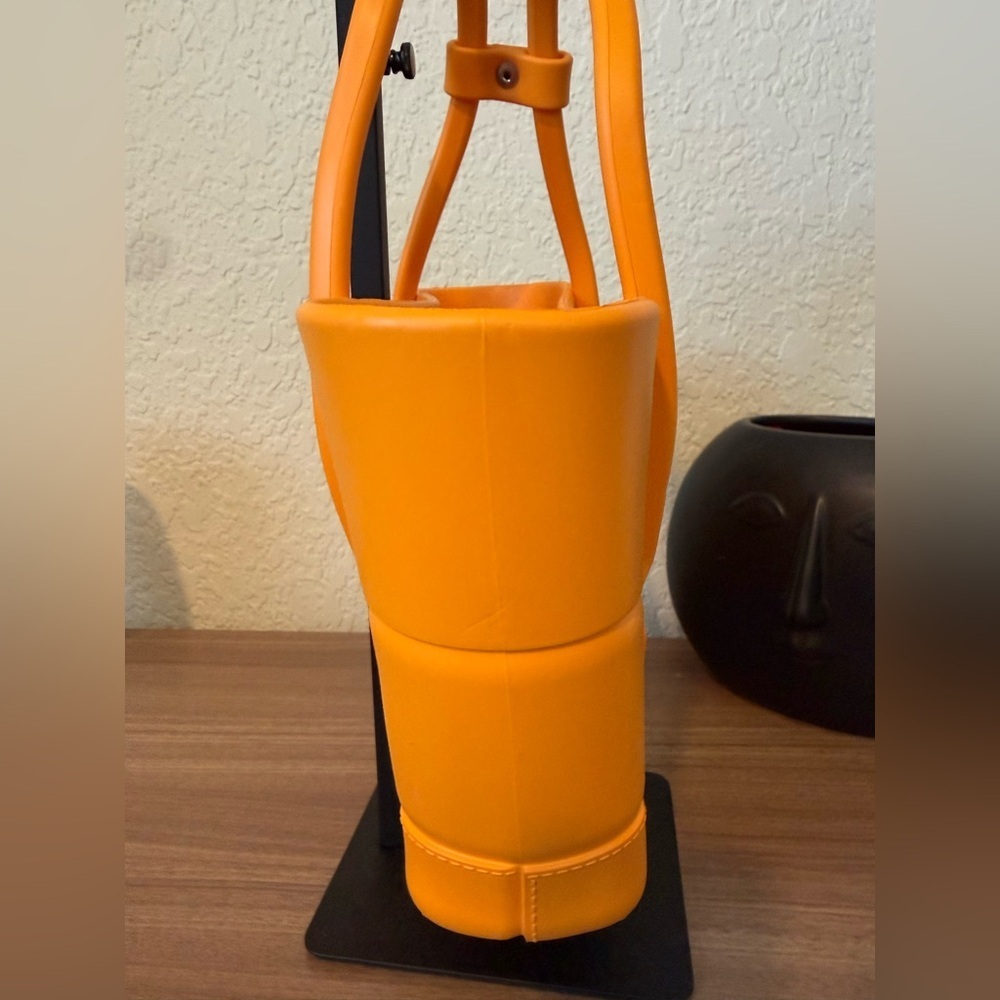 BOTTEGA VENETA
Rubber Maxi Intrecciato Mini
Arco Tangerine New - Picture 4 of 9